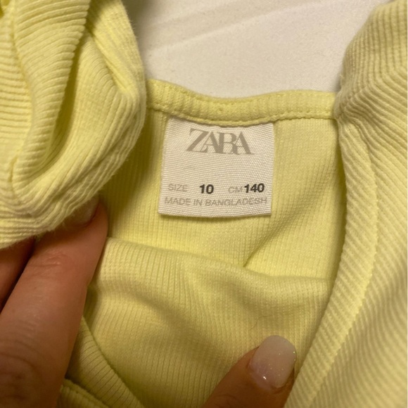 💚 Zara | Girls yellow puff sleeve ribbed top - 10 - Picture 2 of 3